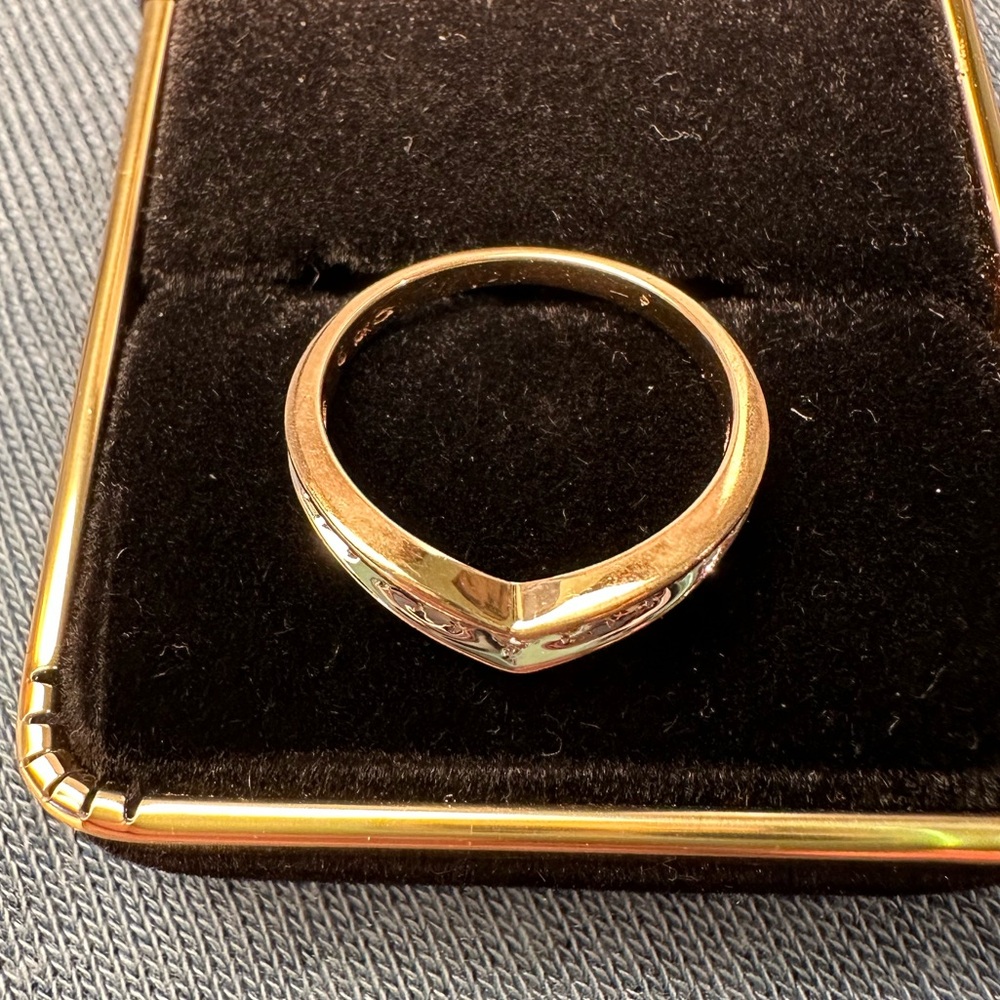 Diamond Chevron Ring- 10K Gold - Picture 3 of 13